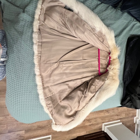 Gorgeous mink coat/stroller with fox collar I believe. - Picture 4 of 6